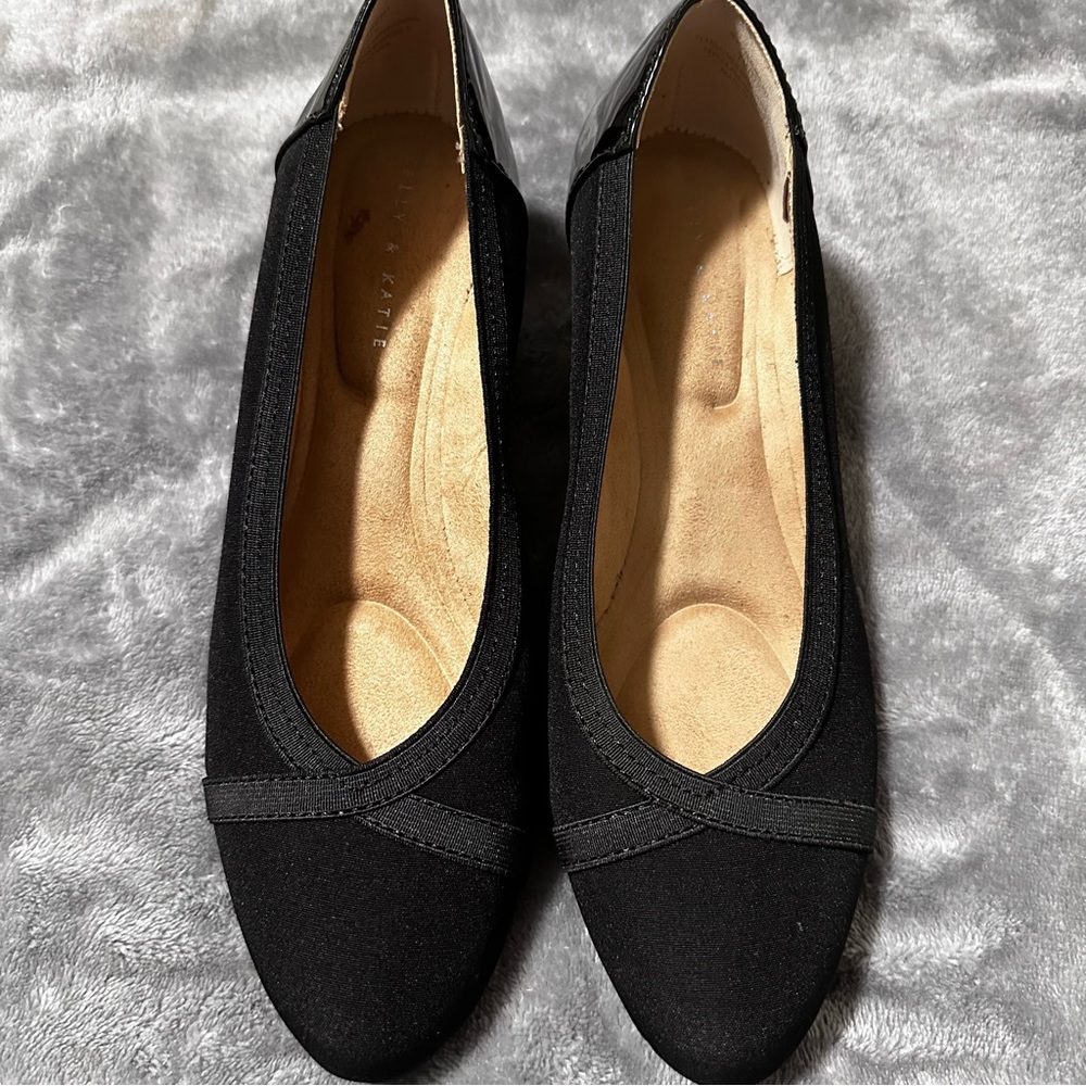 Kelly & Katie Black Wedge Pumps - Picture 3 of 8